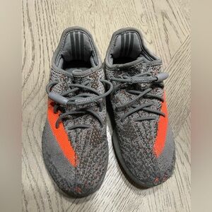 Good condition -Adidas Yeezy Kids
Yeezy Boost 350 V2 "Beluga Reflective"
12.5K